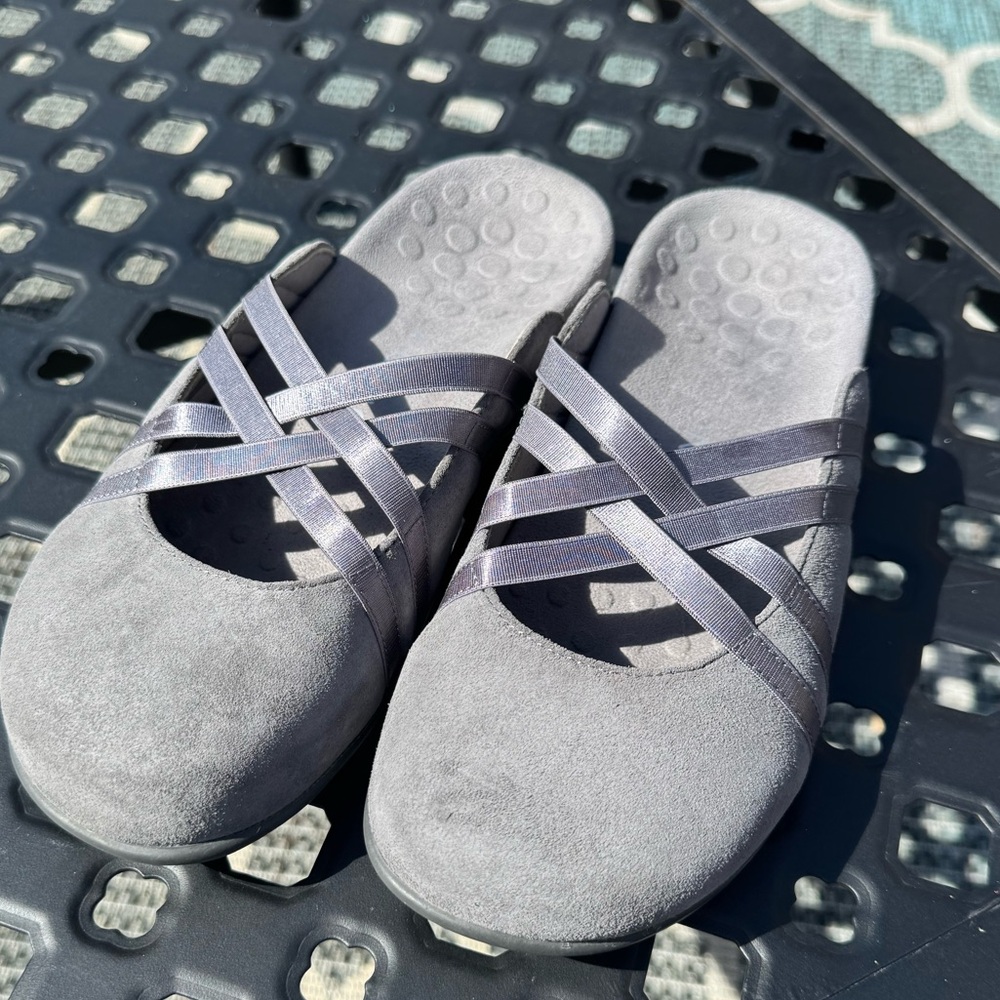 Vionic Gray soft Casual slip-one sandals ☕️🐰